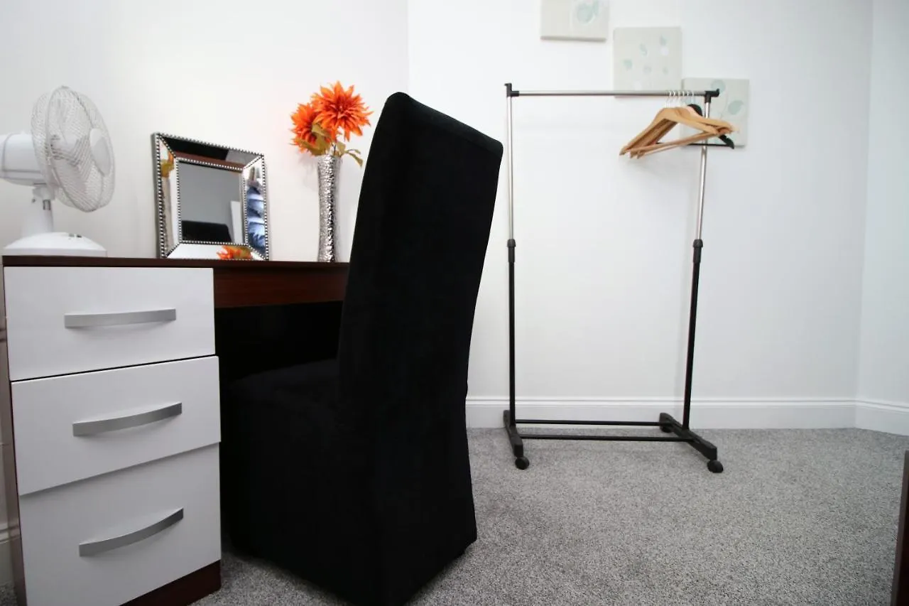 Modern 2 Bedroom Flat In Robert St, Swansea 0*,