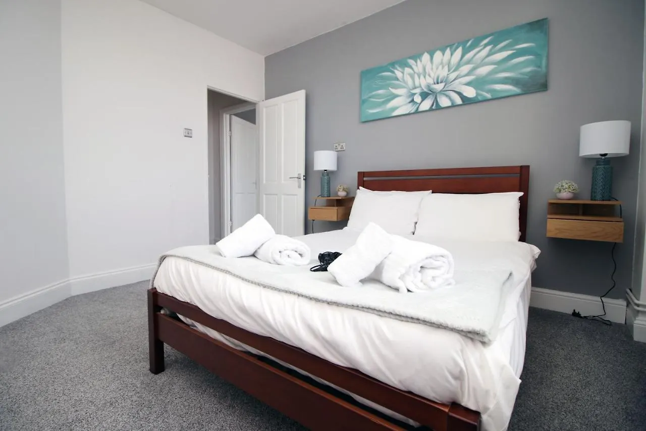 Modern 2 Bedroom Flat In Robert St, Swansea contacts