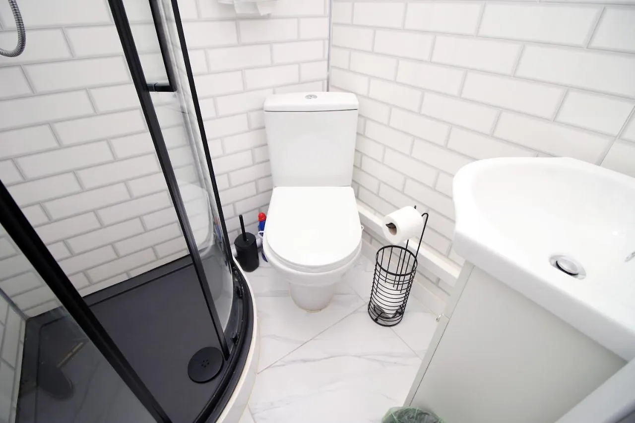 Modern 2 Bedroom Flat In Robert St, Swansea 0*,