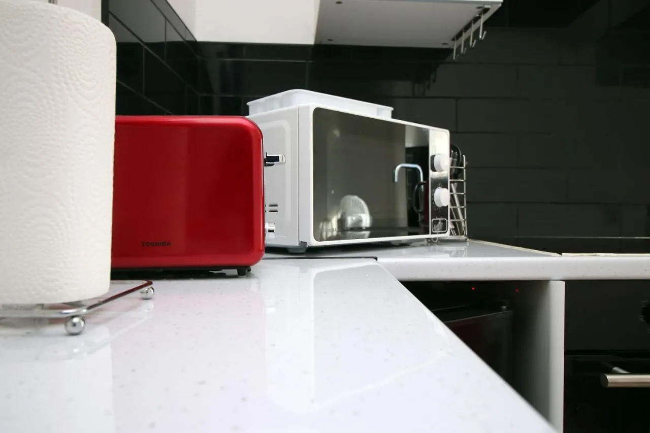 Modern 2 Bedroom Flat In Robert St, Swansea 0*,  United Kingdom